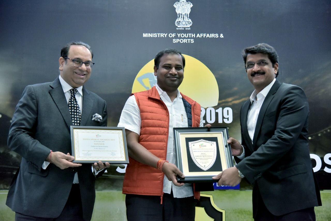 2019.12.11-FICCI-Best-Company-Promoting-Sports-Award-for-CENTRE-OF-SPORTS-SCIENCE-SRMC
