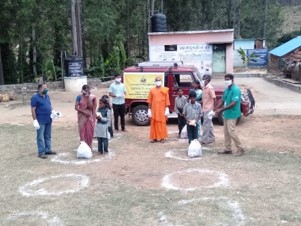 2020.04-Dr-Sugavanam-Dr-Premnath-–-Free-Food-distribution-to-poor