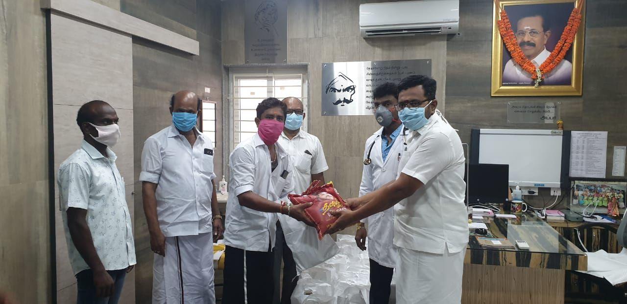 2020.05.16-Dr-CJ-Ravi-donated-rice-groceries-_-mask-to-200-auto-drivers-in-Pattukkottai