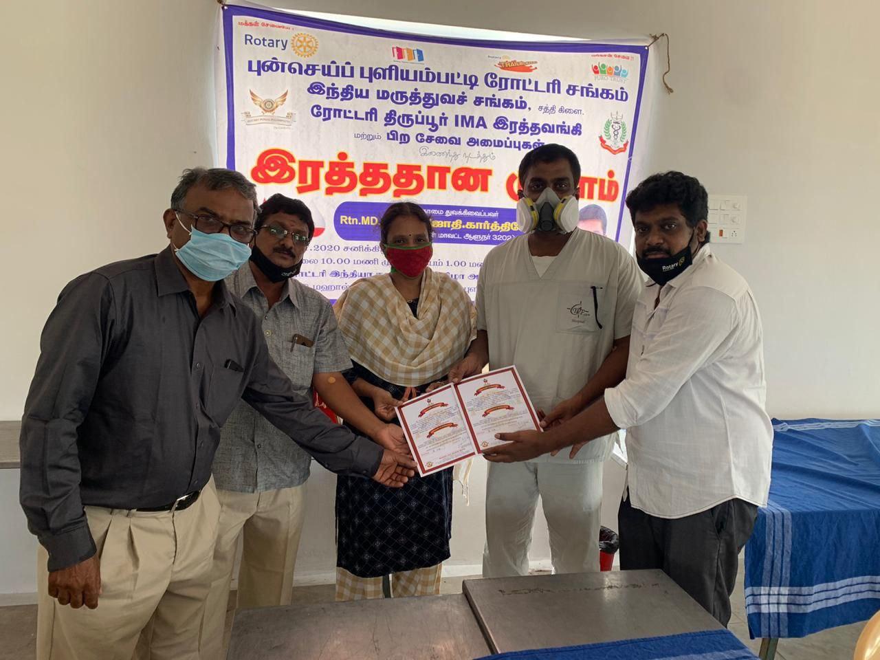 2020.07.11-Dr-SP-Thiyagu-Sathyamangalam-donated-blood-during-COVID-Special-Blood-Donation-Camp-3