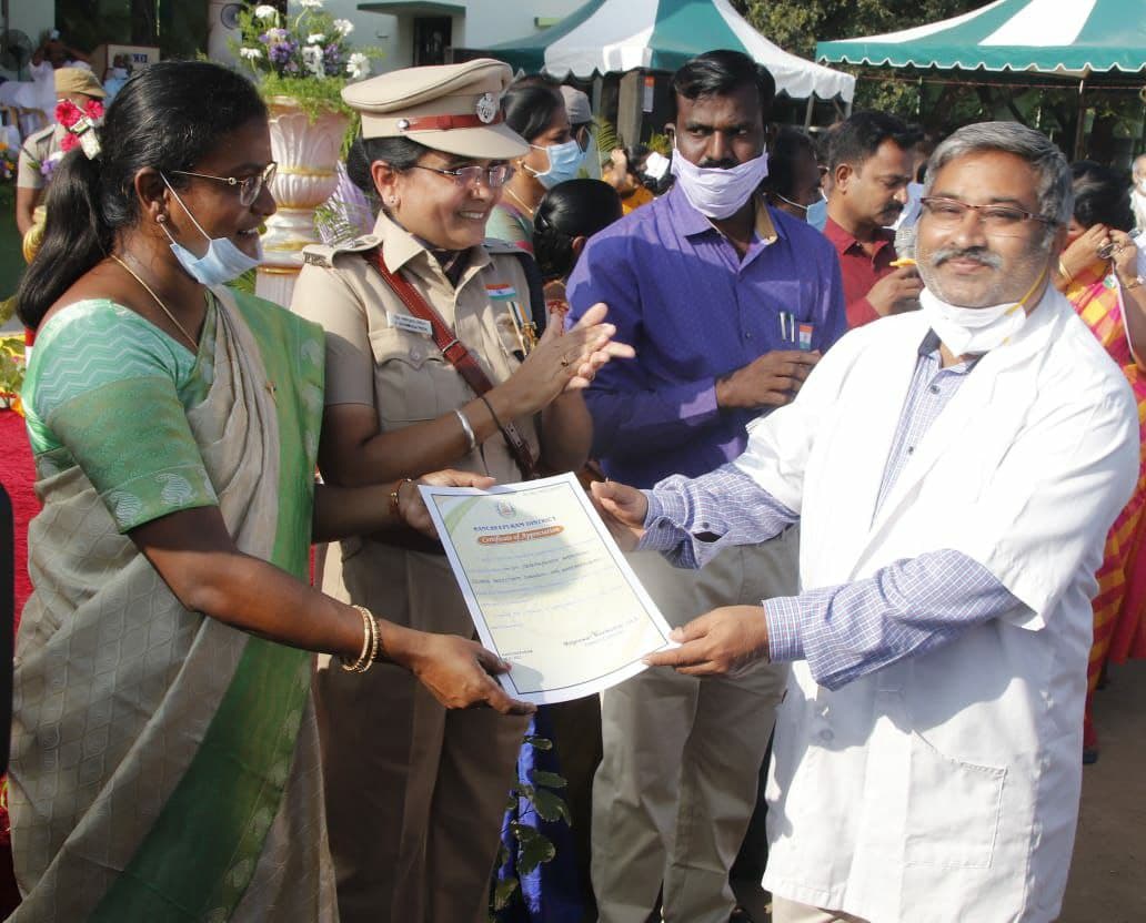 2021.01.26-Dr-Sivaprakash-Rajaguru-received-Best-Doctor-Award-from-District-Collector-Kanchipuram.