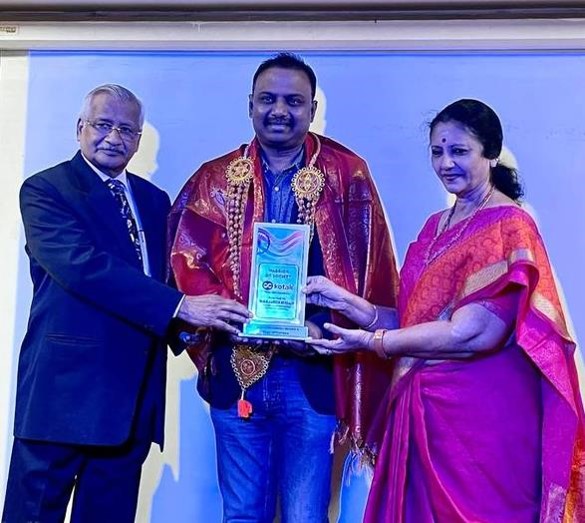 2021.02.20-Dr-Jaheer-Hussain-received-the-prestigious-Warrior-of-Society-Award-from-Kotak-Mahindra-Group-for-the-exemplary-work-during-the-COVID-pa